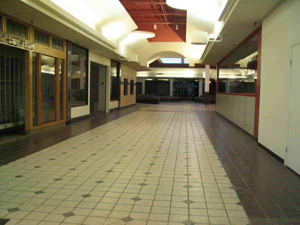 Wonderland Mall (Wonderland Shopping Center) - 2004 Photo